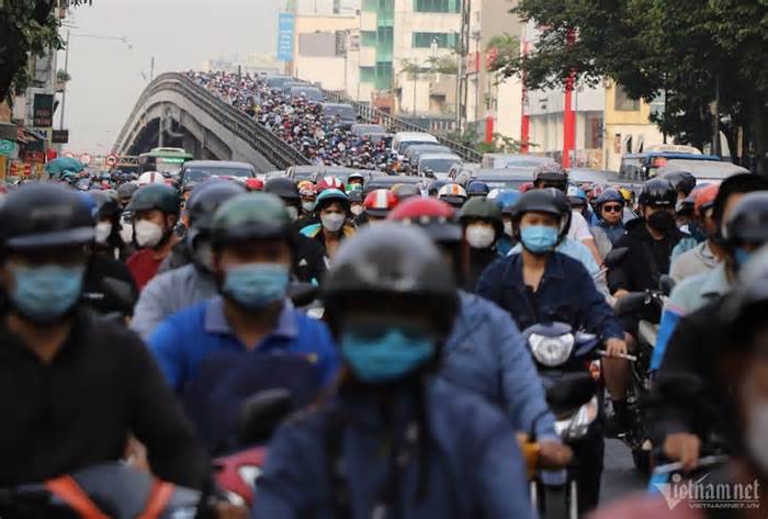Cửa ngõ sân bay Tân Sơn Nhất kẹt cứng sáng đầu tuần vì tai nạn 2 xe máy