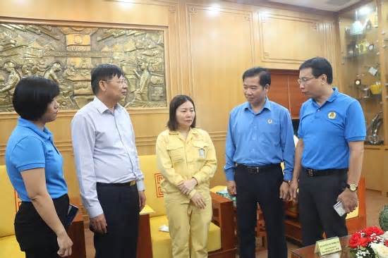 Phó Chủ tịch Tổng LĐLĐ Việt Nam Phan Văn Anh thăm công nhân bị tai nạn lao động