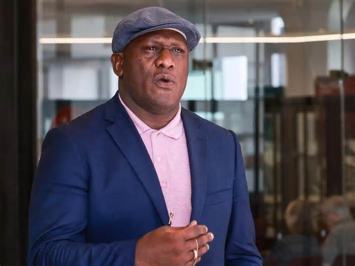 Cầu thủ huyền thoại Australia hầu tòa sau vụ gây rối 'biết là ai không?'