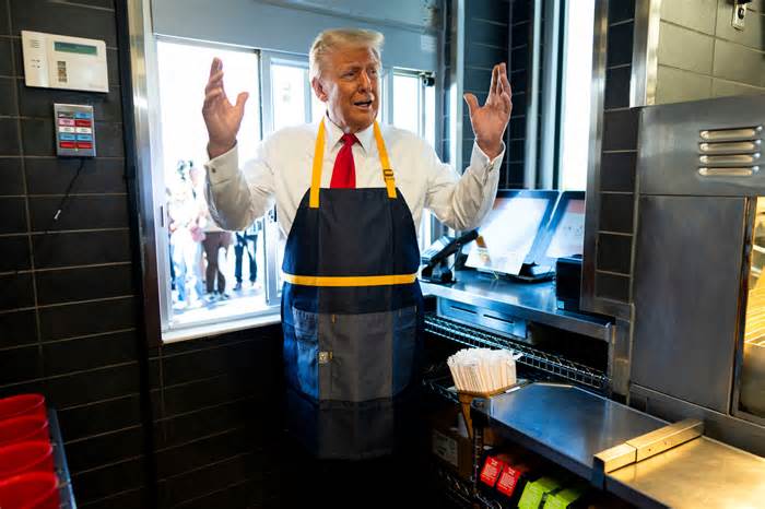 Ông Trump bị chê chiên khoai không đúng cách ở McDonald's