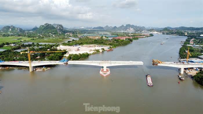 Gấp rút thi công cầu và đường dẫn hơn 1.300 tỷ đồng nối Hải Phòng với Quảng Ninh