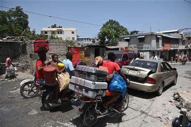 Phái đoàn Kenya tới Haiti hỗ trợ ứng phó tình trạng bạo lực gia tăng