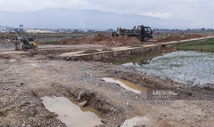 Sân bay Điện Biên sắp hoàn thành, người dân vẫn chờ đường tránh