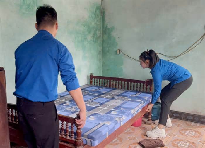 Thanh niên Phú Thọ giúp người nghèo neo đơn dọn nhà đón Tết