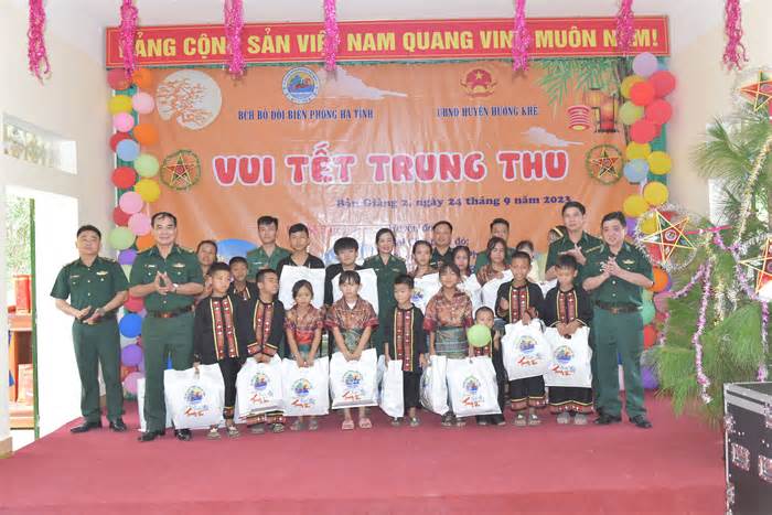 Mang trung thu đến các em nhỏ người đồng bào dân tộc Chứt