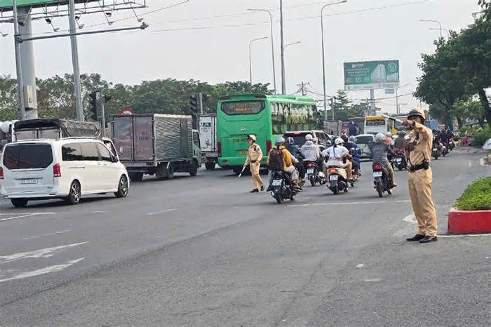 CSGT TPHCM đồng loạt ra quân đảm bảo trật tự an toàn giao thông ngày cận Tết