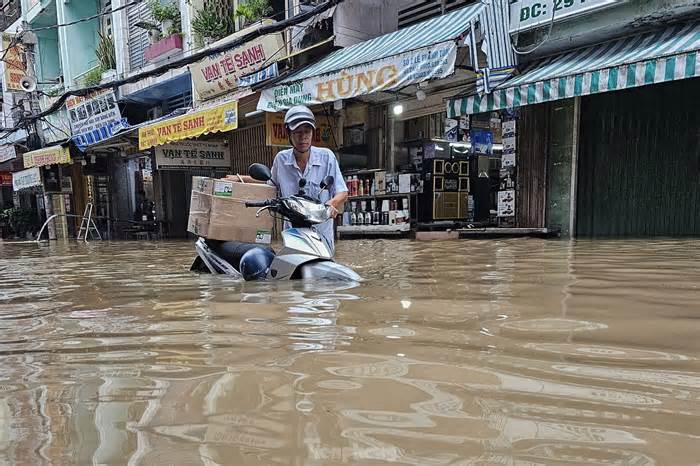 Khu vực thuộc dự án đầu tư chống ngập vẫn chìm trong nước, Chủ tịch Cần Thơ chỉ đạo làm rõ