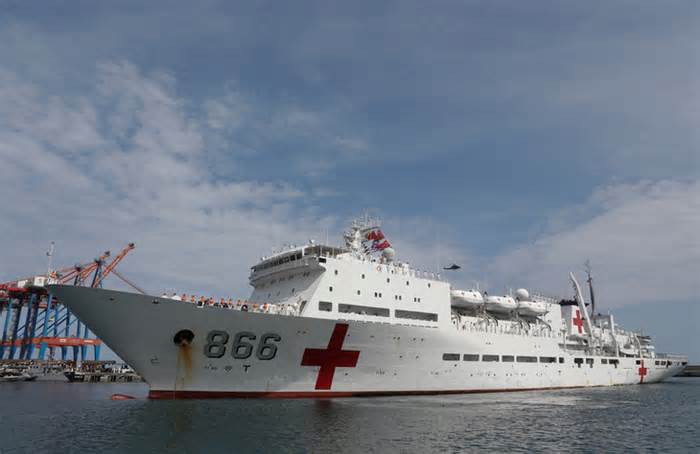Tàu bệnh viện Hải quân Trung Quốc lần đầu đến Kiribati