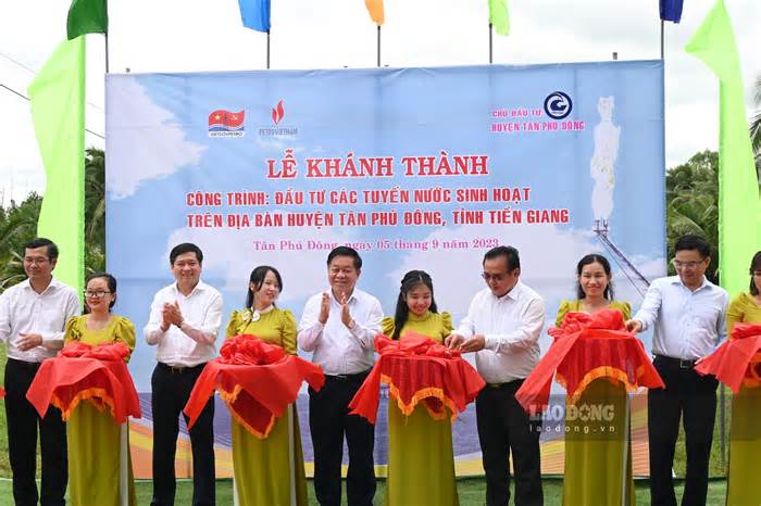 Hơn 300 hộ dân tại huyện cù lao Tân Phú Đông có nước sạch sử dụng