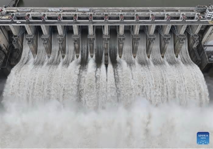 Thủy điện Trung Quốc mở cửa xả nước ở Phúc Kiến