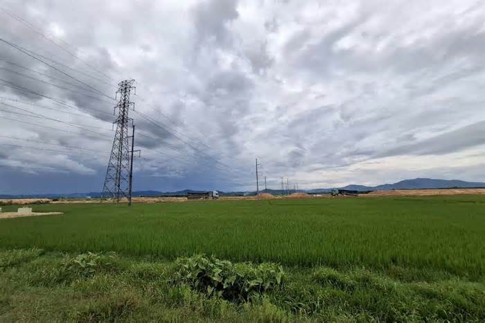 Cao tốc tại Hà Tĩnh vẫn còn vướng mặt bằng với lưới điện