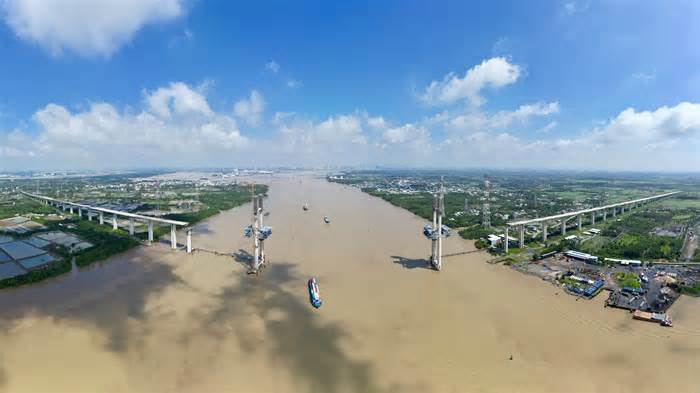 Hiện trạng 2 cầu vượt sông lớn nhất trên cao tốc 30.000 tỉ đồng ở phía Nam