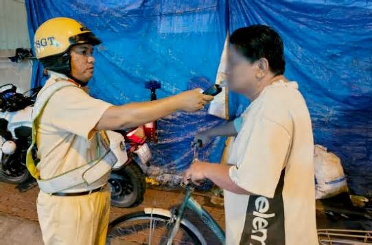 TPHCM xử phạt hàng loạt người đi xe đạp, xe đạp điện vi phạm nồng độ cồn