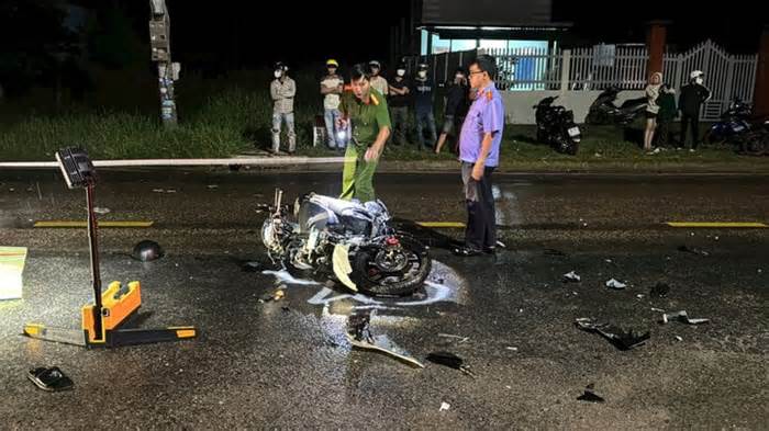 Hai xe máy tông trực diện trên quốc lộ, hai người chết