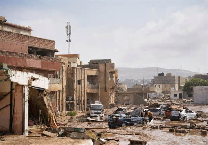 Tuyệt vọng tìm kiếm người thân sau lũ lụt ở Lybia