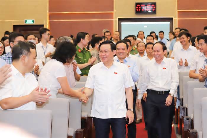 Chủ tịch Quốc hội Vương Đình Huệ tiếp xúc cử tri quận Ngô Quyền, Hải Phòng