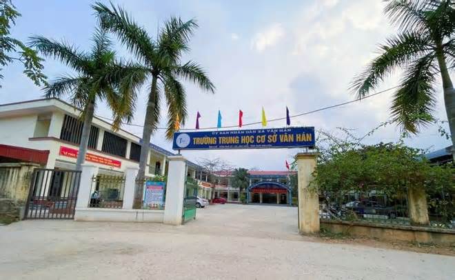 Giáo viên đánh học sinh tại bục giảng là phi giáo dục