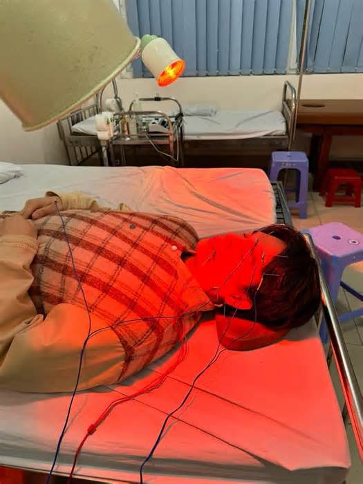Nguyễn Trần Trung Quân bị méo miệng, phải nhập viện