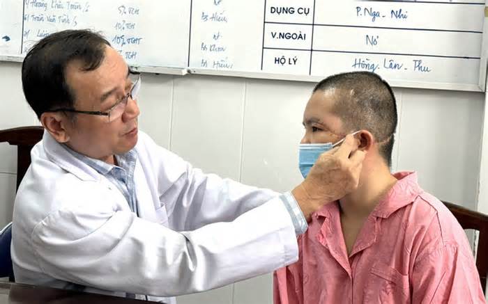 Lần đầu tiên Bệnh viện Chợ Rẫy nối thành công toàn bộ da đầu bị lóc cho bệnh nhân