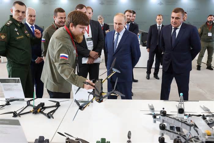 Ông Putin: Sản lượng UAV Nga tăng gấp 10 lần trong năm 2024