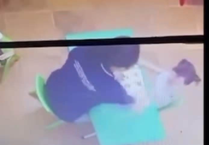 Tường trình của cô giáo đánh liên tiếp vào mặt bé gái 2 tuổi ở Hà Nội