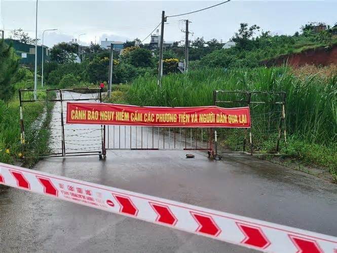 Lâm Đồng: Phong tỏa tuyến đường bị sạt lở dẫn vào khu dân cư ở Bảo Lộc