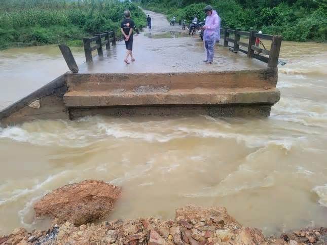 Mưa giảm, lũ xuống dần ở Bắc Trung Bộ