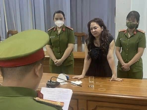 Công an làm việc với một bị hại liên quan đến vụ án bà Nguyễn Phương Hằng