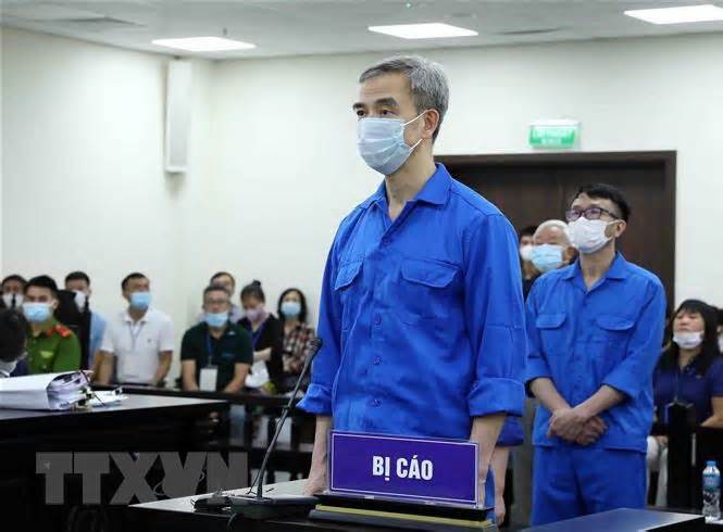 Bác sĩ Nguyễn Quang Tuấn thừa nhận sai vì 'không còn cách nào khác'