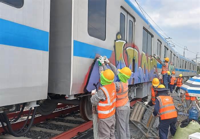 Vẽ bậy metro, khó tìm thủ phạm, chưa có tiền lệ xử lý