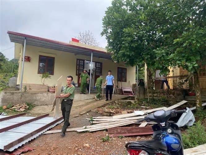 Cao Bằng: Gió lốc và mưa lớn khiến hàng trăm nhà dân bị tốc mái