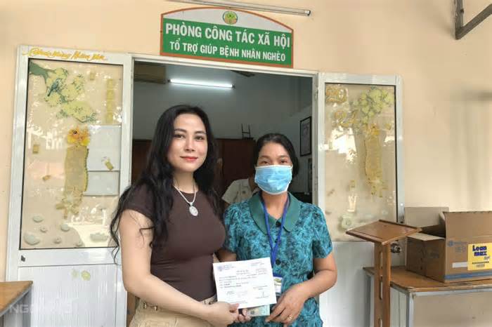 Đóng viện phí cho người lạ