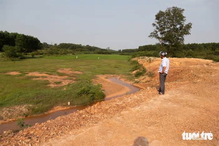 Giao đất làm đường, dân thiệt đơn thiệt kép vì nhà thầu bỏ ngang