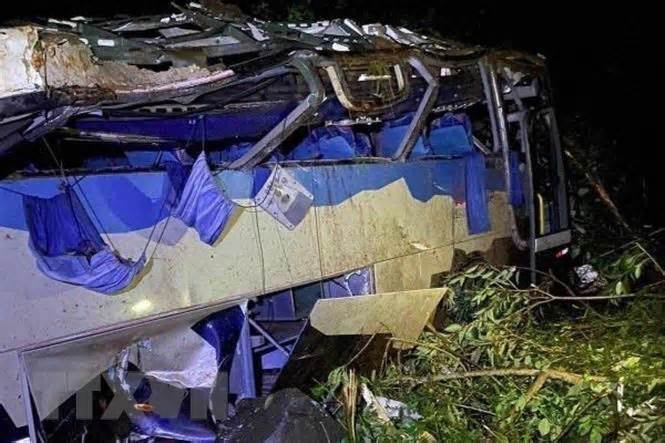 Xe buýt rơi xuống khe núi ở Algeria khiến 10 người thiệt mạng