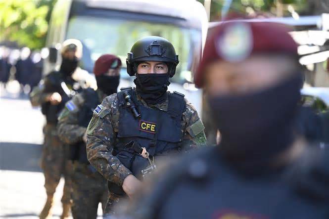 El Salvador huy động hàng nghìn binh lính, cảnh sát truy quét tội phạm