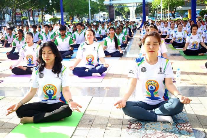 Gần 1.000 người tham gia Ngày Quốc tế Yoga năm 2024 tại Cần Thơ