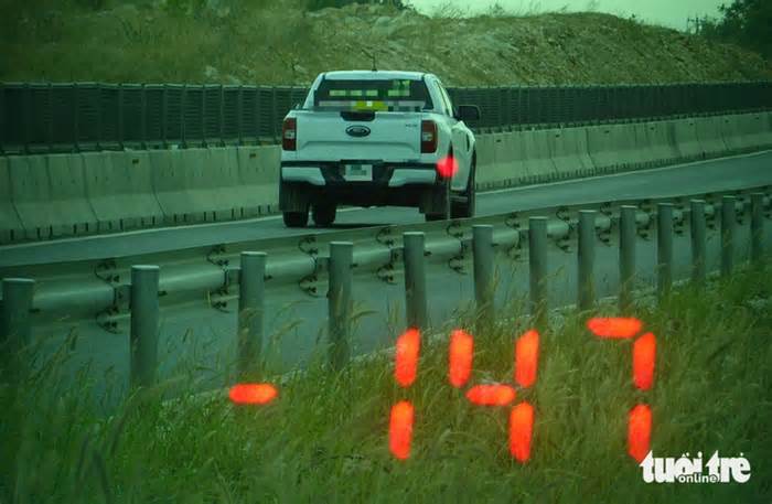 Cao tốc cho chạy tối đa 90 km/h, xe bán tải phóng 147 km/h