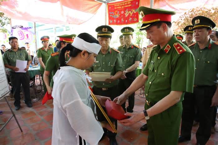 Vụ đâm xe vào CSGT làm 3 người tử vong: Thiếu tá Nguyễn Xuân Hào được truy thăng lên trung tá
