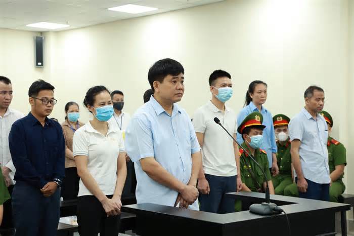 Hình ảnh cựu Chủ tịch Hà Nội Nguyễn Đức Chung hầu toà vụ án thứ tư