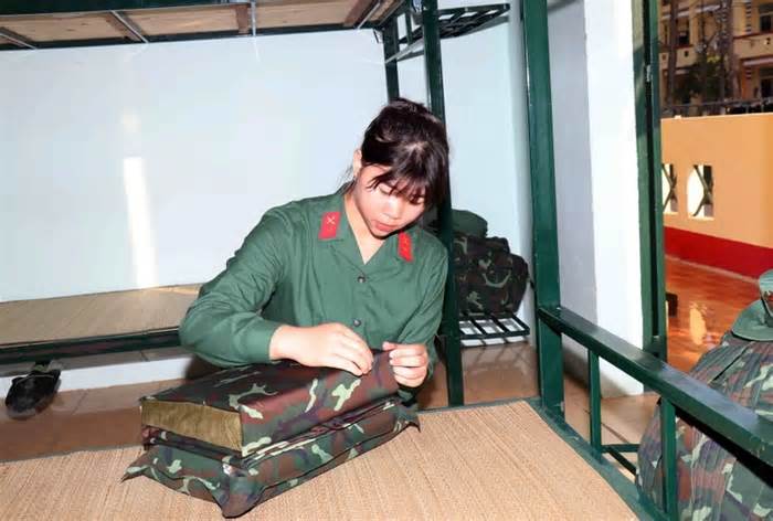 Nhật ký của nữ tân binh những ngày đầu nhập ngũ: 'Con gái mẹ đã thành chiến sỹ'