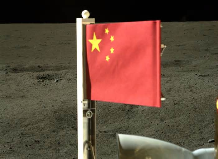 Lá cờ siêu bền của Trung Quốc trên Mặt Trăng