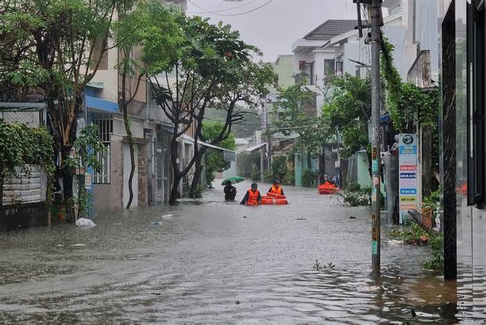 Khu dân cư giữa trung tâm Đà Nẵng di tản nhiều hộ dân vì nước ngập