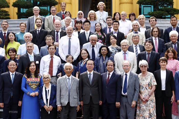 Chủ tịch nước gặp các nhà khoa học dự Hội nghị khoa học quốc tế