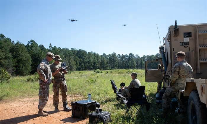 Lính Mỹ học chiến thuật dùng drone thả thuốc nổ từ Ukraine