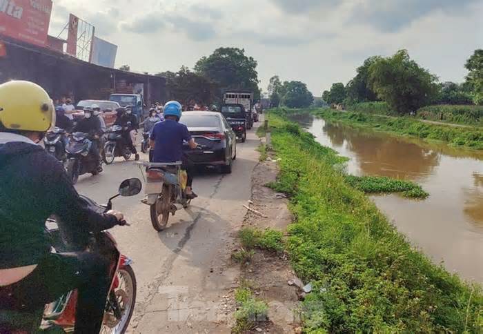 Phát hiện một thi thể nam giới ở kênh đào Thái Nguyên