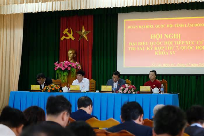 Trưởng Ban Nội chính Trung ương Phan Đình Trạc tiếp xúc cử tri tại Lâm Đồng