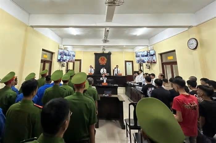Tuyên án 44 bị cáo hỗn chiến bằng dao, bom xăng ở Cà Mau