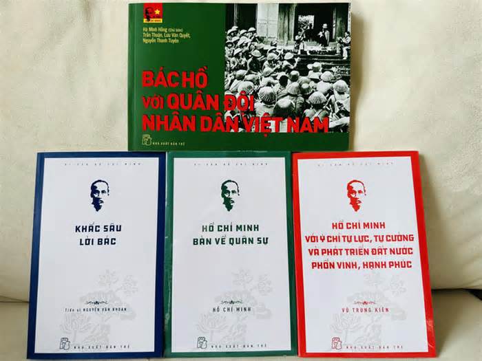 Triển lãm Tủ sách Di sản Hồ Chí Minh