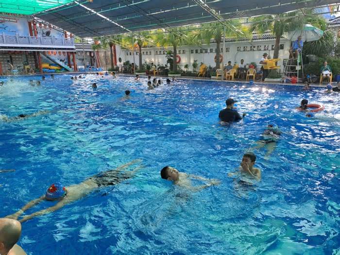 Hải Phòng: Nhiều trẻ em có hoàn cảnh khó khăn được dạy bơi miễn phí