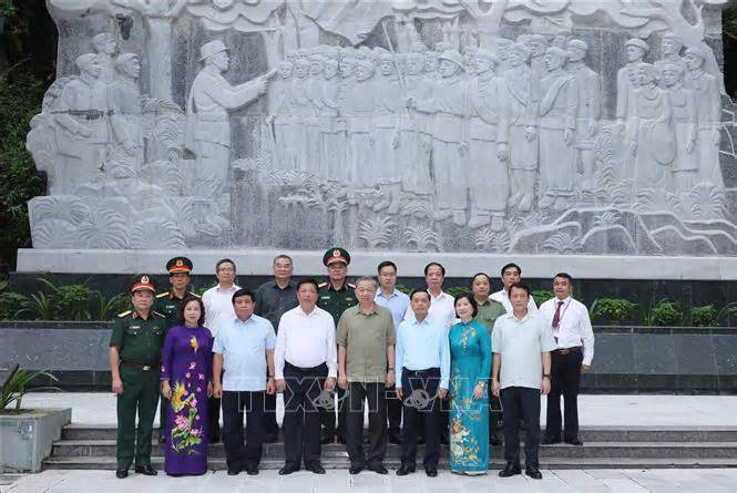 Chủ tịch nước Tô Lâm tiếp nhân dân xóm Pác Bó, Cao Bằng